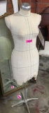 VINTAGE DRESS FORM