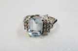 14KT WHITE GOLD AND AQUAMARINE RING, EMERALD CUT