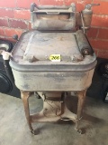 ANTIQUE MAYTAG WASHING MACHINE -WORKS