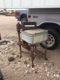 ANTIQUE MAYTAG WRINGER WASHING MACHINE