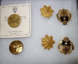 AVIATION PIN, INFANTRY PIN, 2 MAJOR PINS & PAIR OF UNIT CRESTS