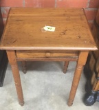 ANTIQUE MAHOGANY SINGLE DRAWER WORK TABLE