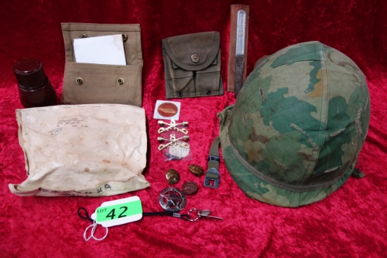 COLLECTION OF MILITARIA: