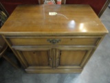 SMALL OAK DREXEL CHEST WITH SINGLE DRAWER OVER TWO DOORS