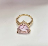 14KT YELLOW GOLD FACETED TRILLION CUT MORGANITE RING