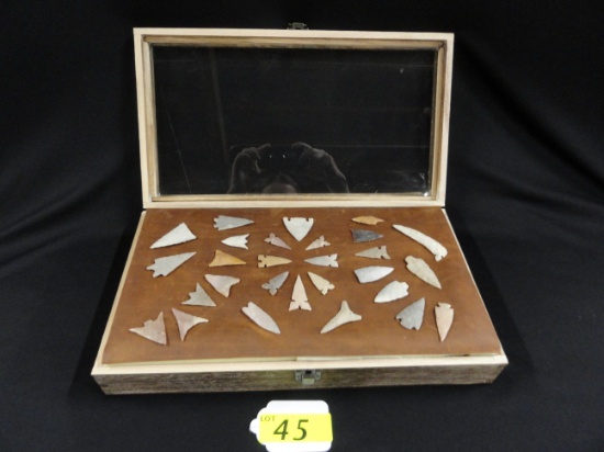 DISPLAY BOX OF 28 NATIVE AMERICAN POINTS