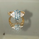 14KT GOLD AND DIAMOND RING FEATURING BLUE AND WHITE DIAMONDS