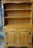 A BRANDT RANCH OAK HUTCH WITH 2 DRAWERS OVER 2 DOORS