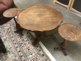 OAK SIDE TABLE WITH TWO SMALL PNESTING TABLES