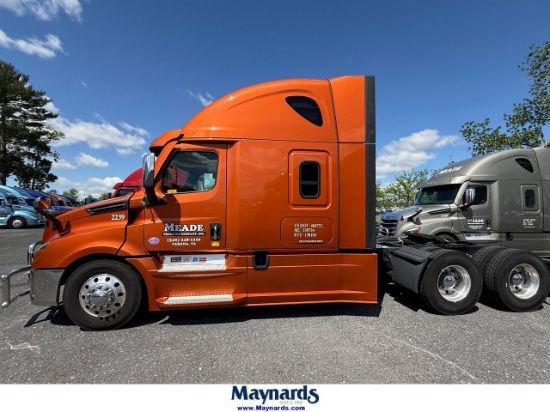 2022 Freightliner Cascadia 126 Sleeper Truck