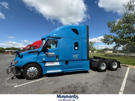 2022 Freightliner Cascadia 126 Sleeper Truck