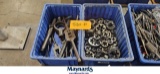 LOT OF (2) ASSORTED TAP HANDLES / ASSORTED THREADING DIES