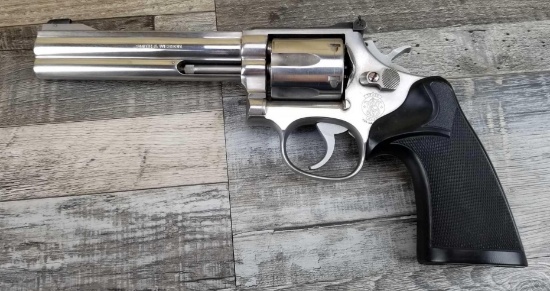 SMITH & WESSON MODEL 686