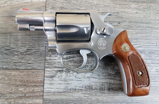 SMITH & WESSON MODEL 60