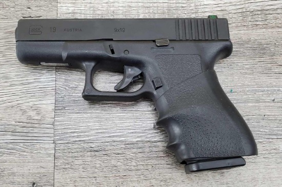 GLOCK MODEL 19