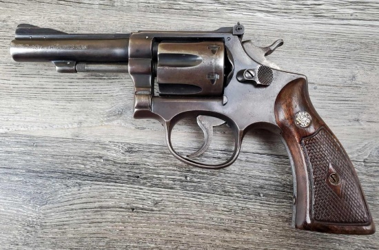 SMITH & WESSON MODEL 10