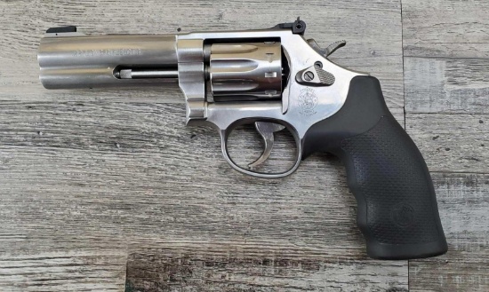 SMITH & WESSON MODEL 617-6