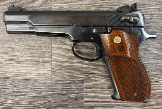 SMITH & WESSON 52-1 .38 SPL SEMI-AUTOMATIC PISTOL