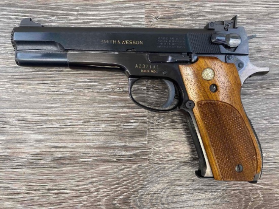 SMITH & WESSON MODEL 52-2 SEMI AUTO TARGET PISTOL .38 SPECIAL MID-RANGE CAL.