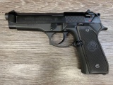 BERETTA MODEL 92FS SEMI-AUTO SA/DA 9mm LUGER CAL. PISTOL w/CASE