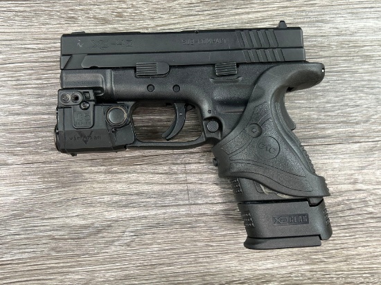 SPRINGFIELD ARMORY XD-40 PISTOL .40S&W CAL/3"BBL w/ LASER SIGHT