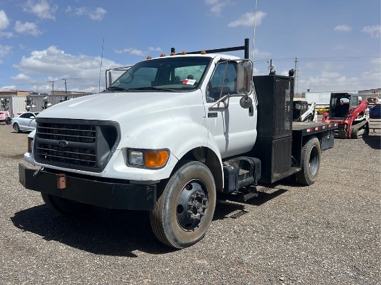 2001 Ford F-650 Flabtbed Truck