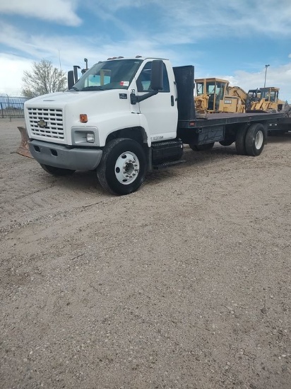 2005 Chevy 5500 S/A Flatbed Truck