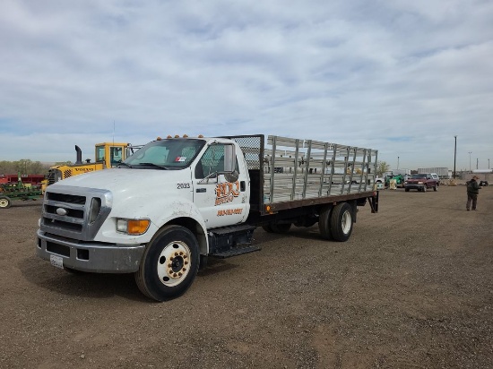 2007 Ford F-650 S/A Stakebed Truck