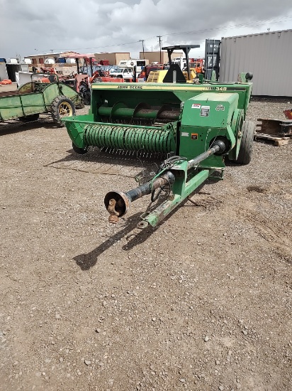 John Deere 348 W Baler