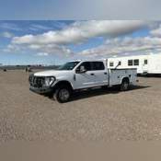 2019 Ford F350 Crew Cab 4x4 Utility Truck