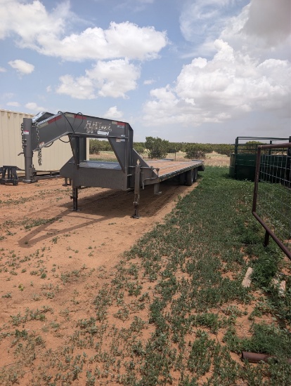 2014 Diamond C FL3 210 32 Ft.T/A Flatbed Gooseneck Trailer W/Ramps