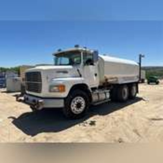 Ford Aero Max L9000 4,000 Gallon T/A Water Truck