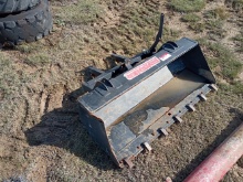 Lawn tractor bucket