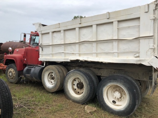 Mack Econodyne R686ST Dump Truck