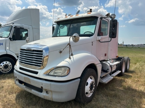 2009 Freightliner Columbia Day Cab Truck Tractor