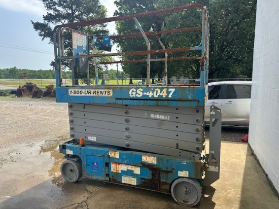 2016 Genie GS4047 Electric Scissor Lift, 40 ft. reach, hrs showing on meter 440