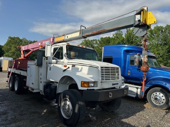 2002 International 4900  Crane Truck,