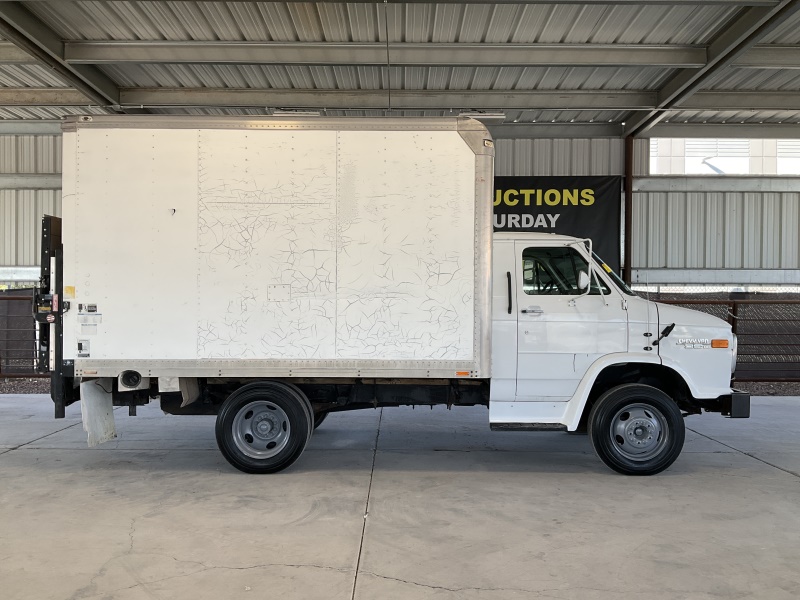 ★匿名配送★QP　1009 1994 Chevrolet GP3500 Box Truck | Proxibid