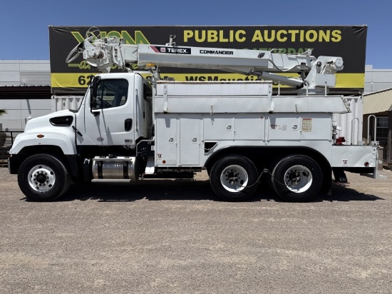 2013 Freightliner 114SD Digger Derrick