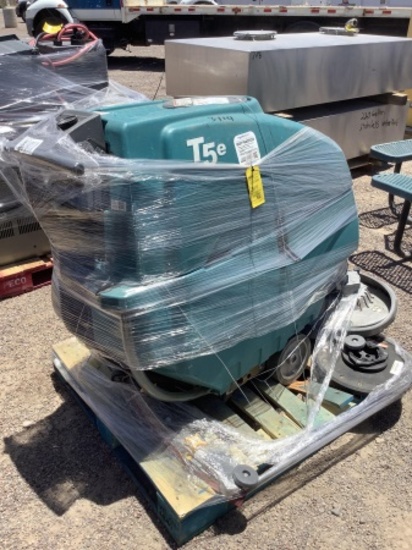 TENNANT T5E FLOOR SCRUBBER