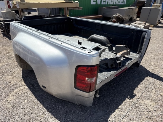 8FT 6IN GMC DUALLY BED W/ HITCH & BUMPER