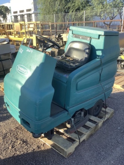 TENNANT RIDE ON FLOOR SCRUBBER