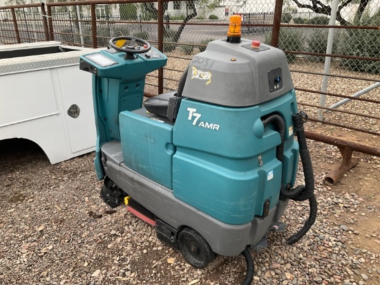 TENNANT T7 AMR RIDE ON SWEEPER