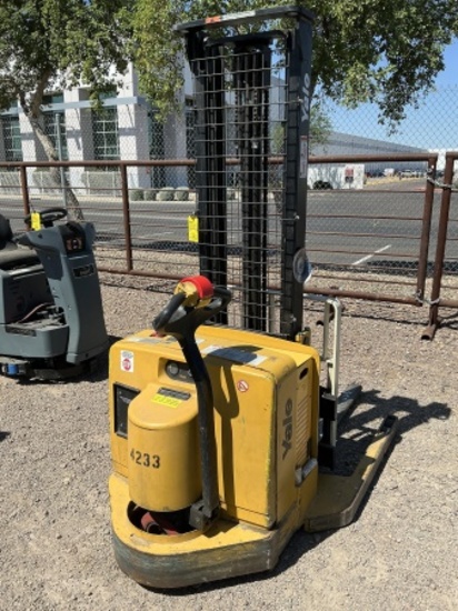 Yale 3,800lbs Capacity Electric Order Picker