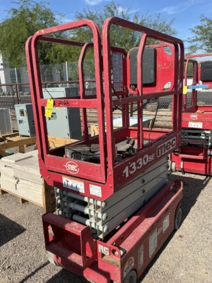 MEC 1330 SE SCISSOR LIFT