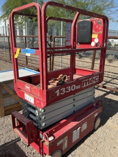 MEC 1330 SE SCISSOR LIFT