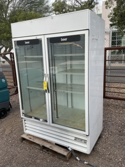BEVERAGE AIR REFRIGERATOR