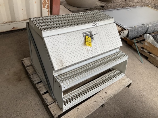 ALUMINUM TRUCK TOOLBOX STEPS