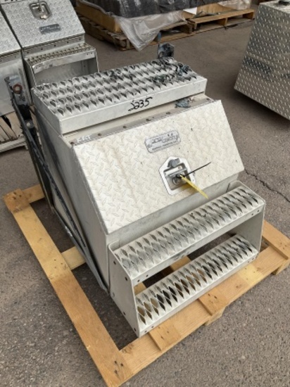 ALUMINUM TRUCK TOOLBOX STEPS