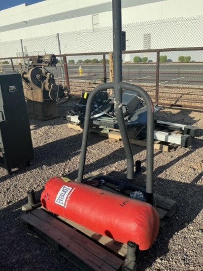 Everlast Heavy Bag & Stand